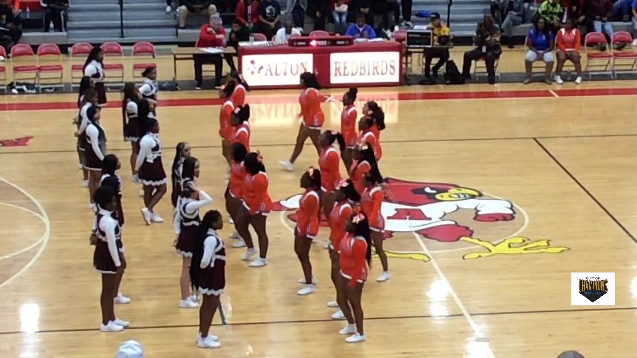 VIDEO | Duelo de cheerleaders en EU se transformó en brutal pelea