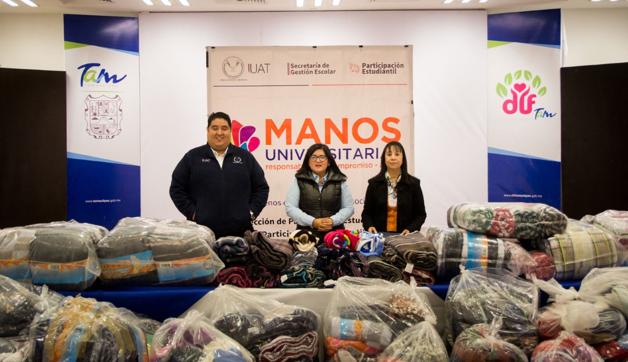 Entrega la UAT donativo de cobijas y ropa de invierno al DIF Tamaulipas