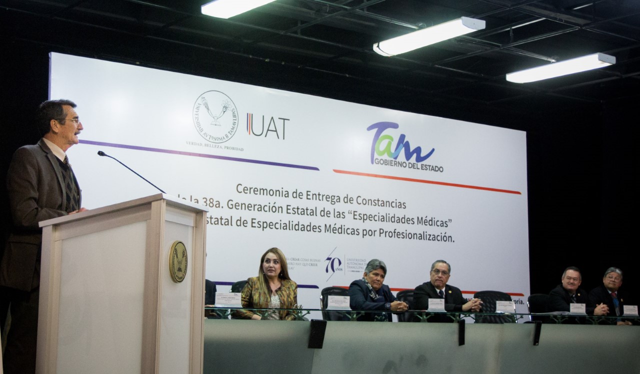 Entregan UAT y Secretaría de Salud a egresados de especialidades médicas
