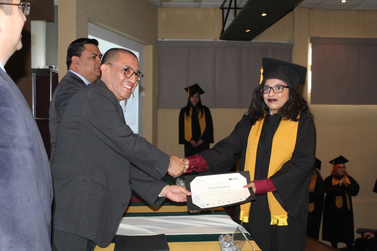 Entrega la UAT generación 2019-3 de la Facultad de Arquitectura