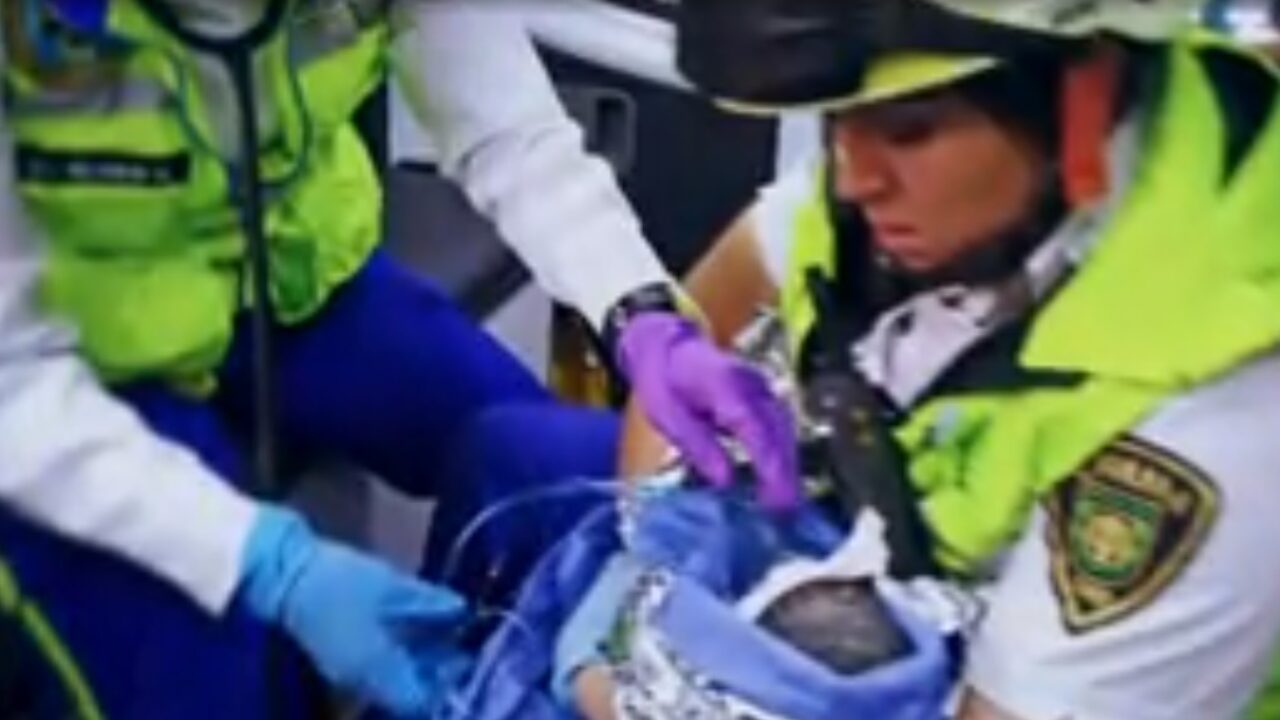 Leche materna de mujer bombera ayuda a salvar bebé rescatada en CDMX