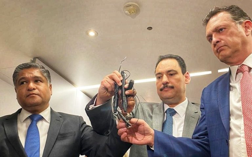 Hallan micrófonos espías en sala de juntas del PAN en el Senado; investigará la FGR