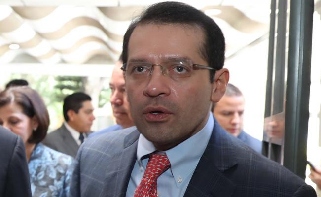 Director del ISSSTE garantiza atención en unidades médicas del país este lunes