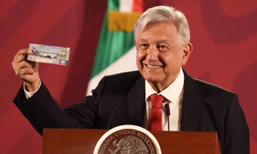 Enciende AMLO a las feministas con la rifa: ‘¿A cuánto el cachito de madre?’