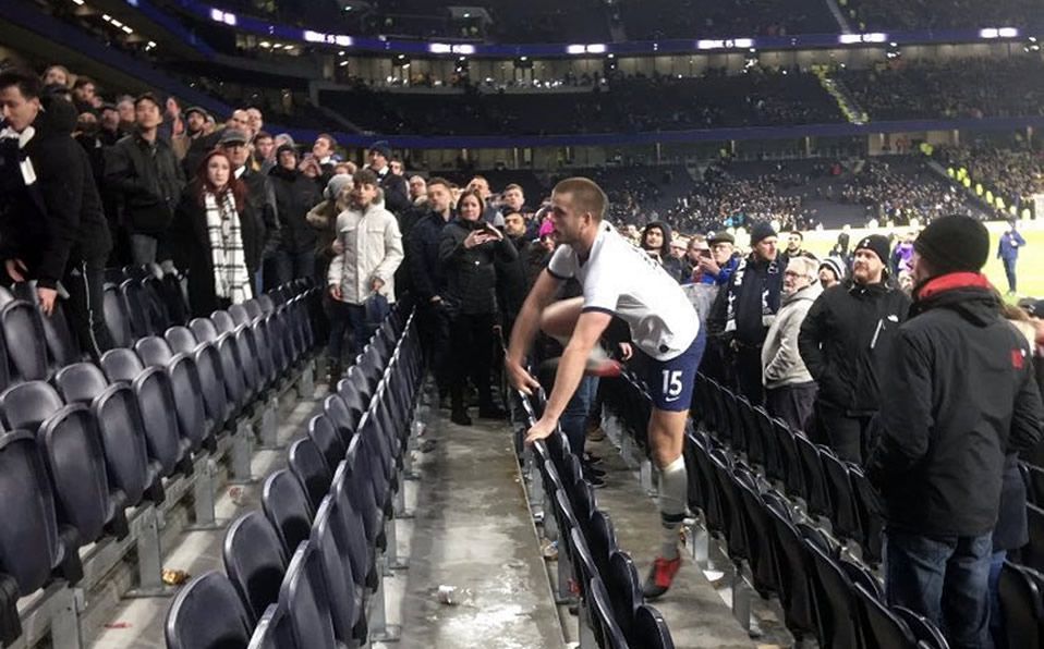 ¡A lo Cantona! Eric Dier se brinca a la tribuna para golpear a aficionado racista