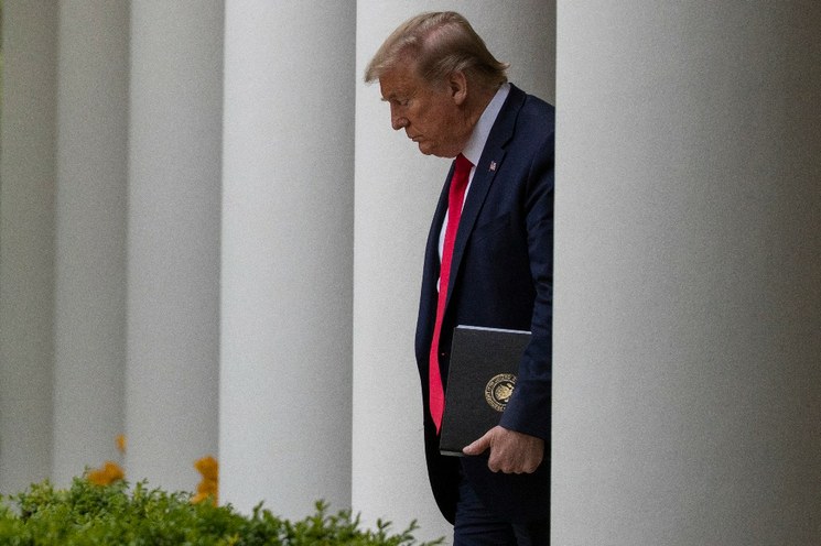 En medio de la tragedia ‘El Rey Trump’ ordenó frenar financiamiento a la OMS