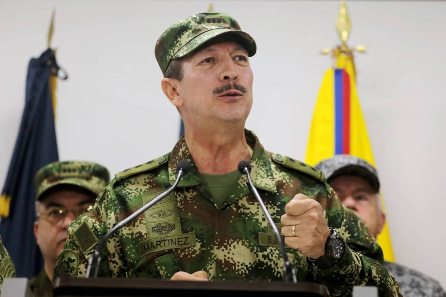 La Fiscalía de Colombia interrogará al exjefe del Ejército por la trama de espionaje militar