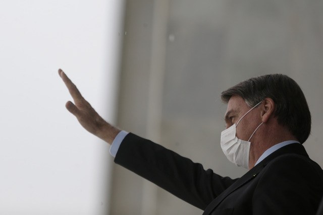 Ministro de Salud de Brasil le renuncia a a Bolsonaro en un contexto de 14 mil muertos