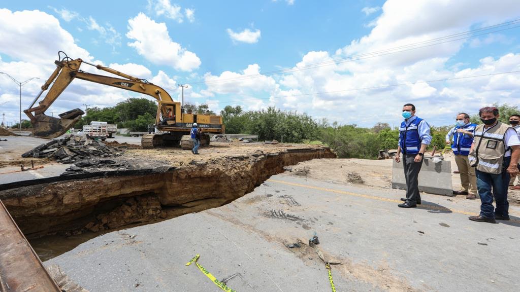 Municipio de Nuevo Laredo repara Carretera Aeropuerto dañada por tormenta