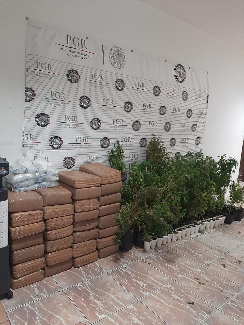 Policía de Tamaulipas asegura coca, cristal, marihuana y 2  blindados en Matamoros