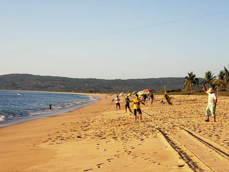 Estalla gobernador de Nayarit porque la gente se salió a la playa: ‘Son chingaderas’