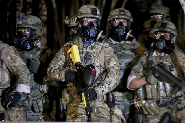 Exige alcalde de Portland a Donald Trump el retiro de agentes federales