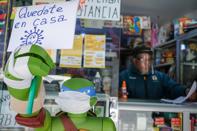Bolivia baja los brazos ante pandemia y decide clausurar el ciclo escolar