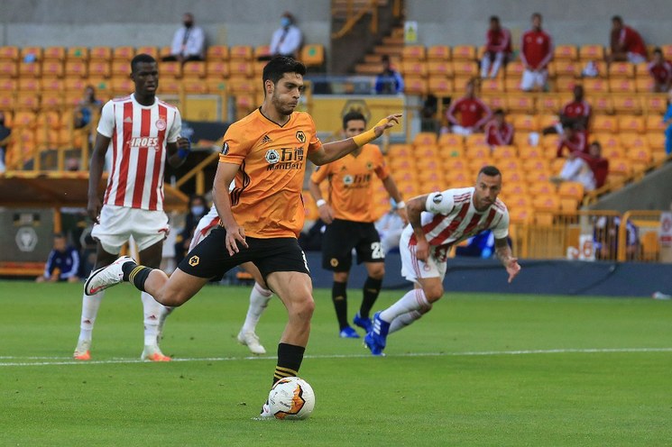 Gol de Raúl Jiménez pone a los Wolves en cuartos de final de la Liga Europa