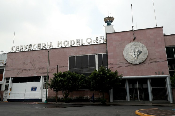 Dobla AMLO a otro gigante: Grupo Modelo pagará $2 mil millones de impuestos atrasados