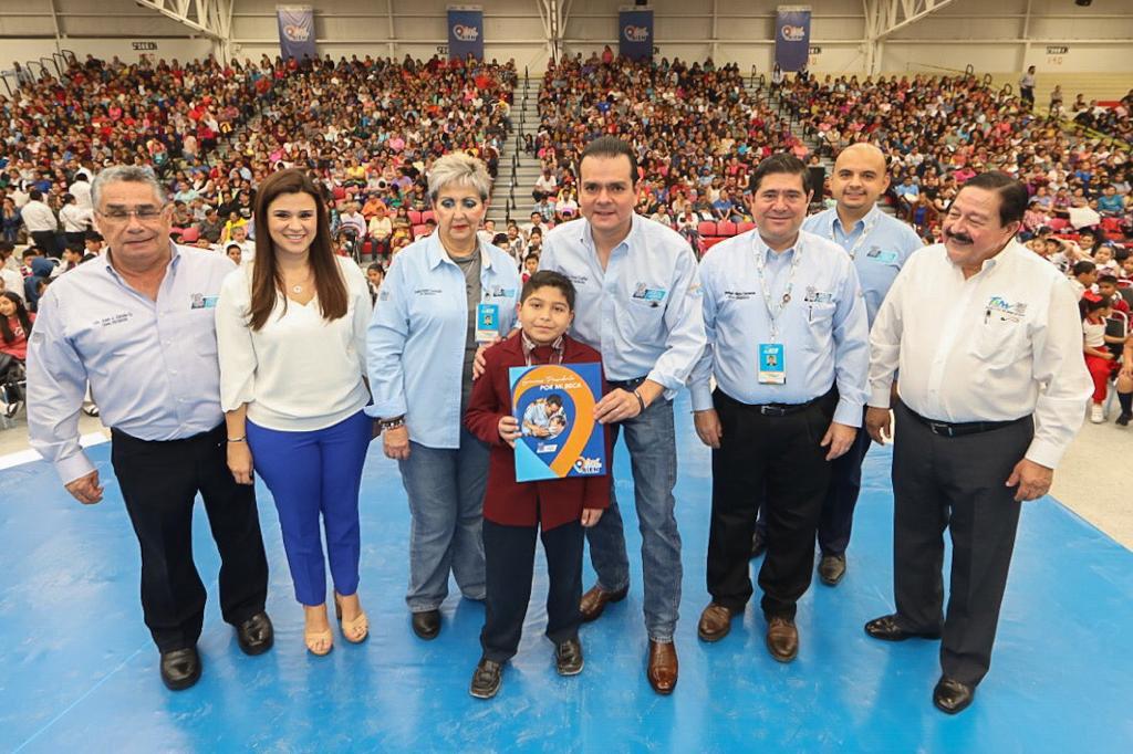 Autoriza Rivas beneficiar a más alumnos con becas
