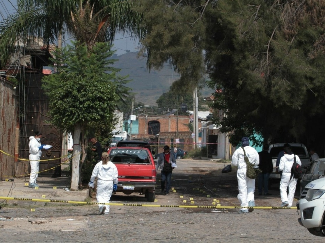 Ataque a granadazos y balazos deja 6 muertos y dos heridos en finca de Jalisco