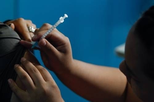 Lanza Cofepris alerta ante falsificación y venta irregular de vacunas contra influenza