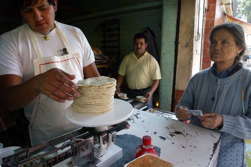 Descartan en Ciudad Victoria un aumento al precio del kilo de tortilla