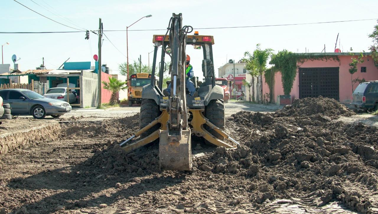 Reparan más vialidades en Villas de San Miguel