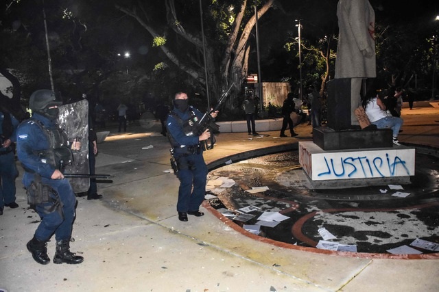 Cesan a jefe de Policía y Tránsito de Cancún por disparos en manifestación de mujeres