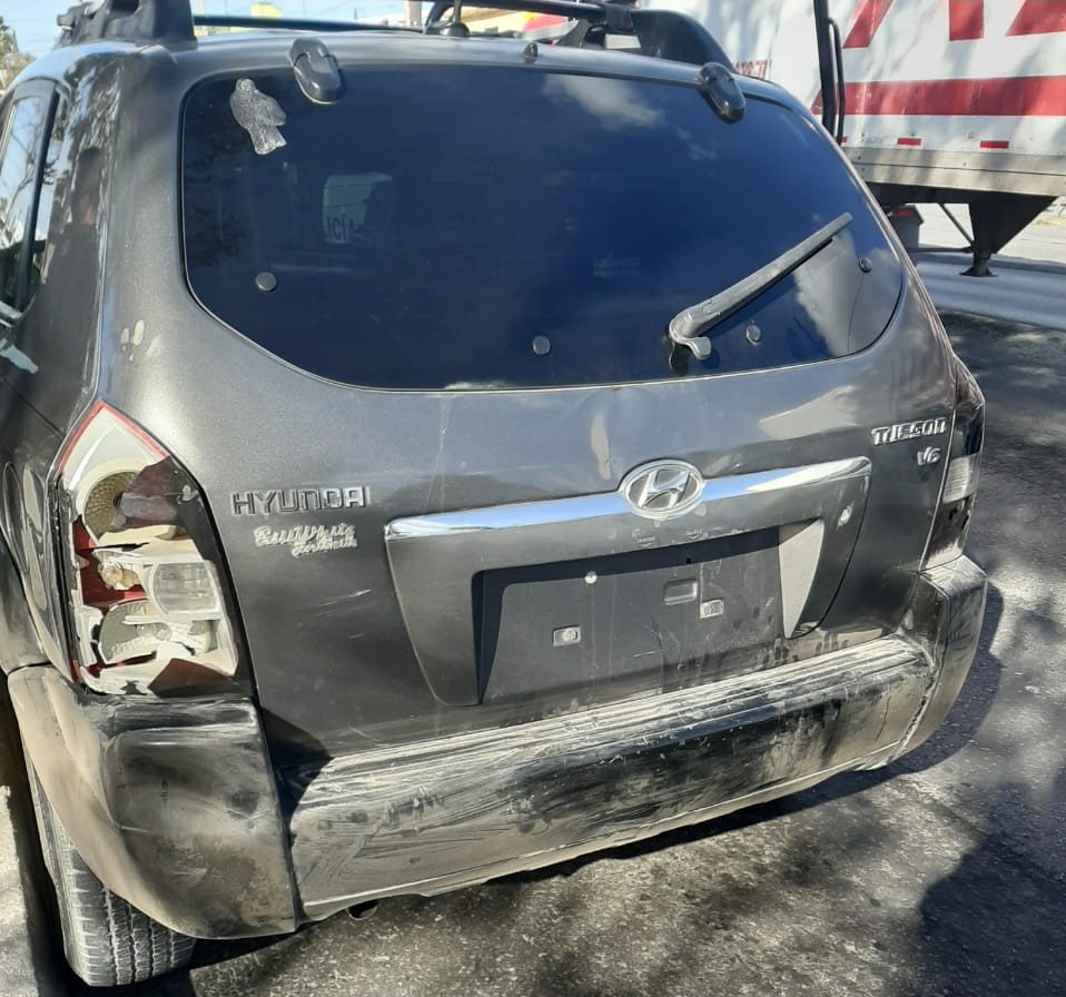 Policía estatal detiene en Matamoros a 2 hombres con armas largas en una Hyundai Tucson