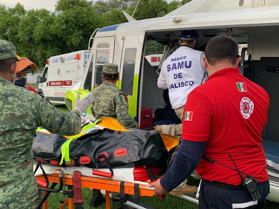 Patrulla de la Guardia Nacional cae de un puente en Jalisco; hay un muerto y 6 lesionados