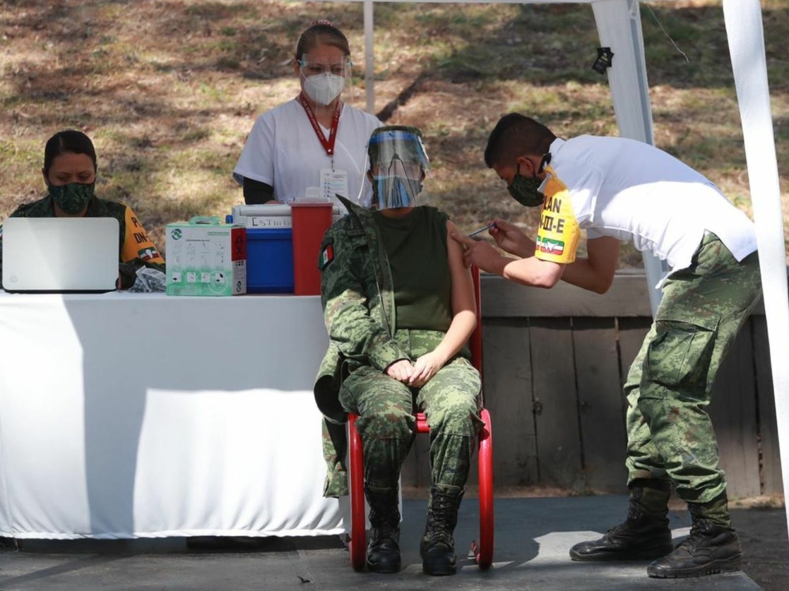 Aplican este domingo 3 mil 900 dosis anticovid-19 en el Heroico Colegio Militar