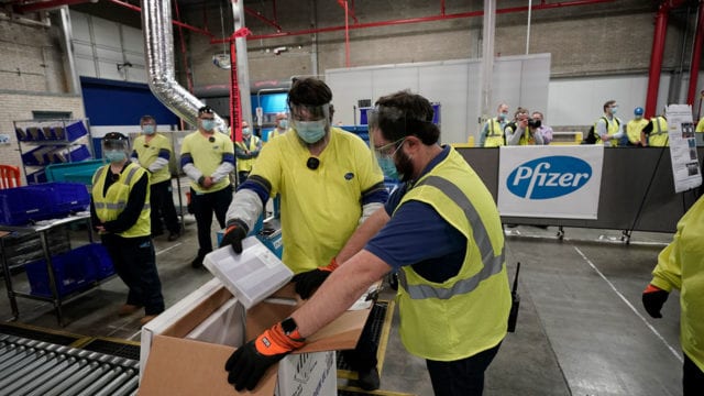 Llega primer lote de vacunas de Pfizer a México; cada martes llegará un embarque similar