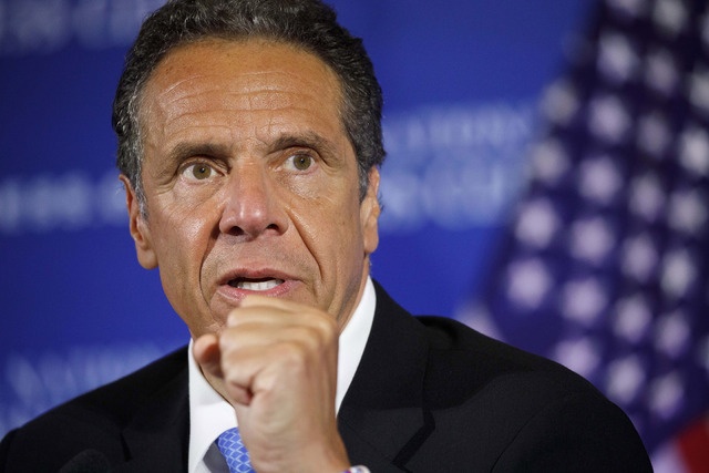 Ex asesora del gobernador demócrata de Nueva York lo acusa de acosarla durante años