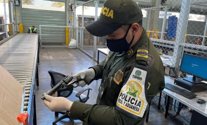 Incauta policía de Colombia cargamento de armas procedentes de EU
