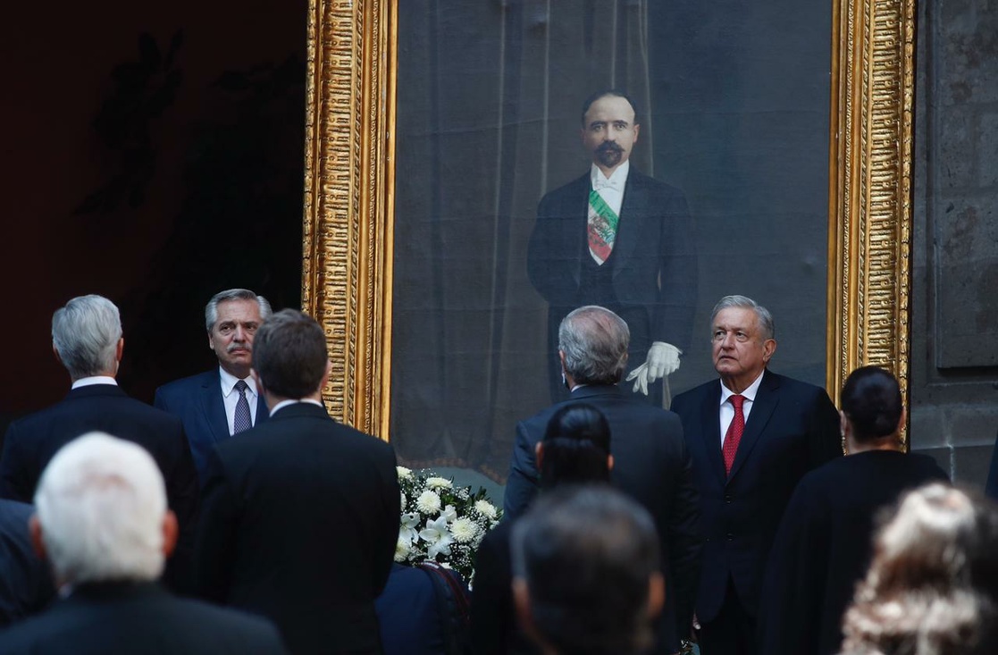 Encabeza AMLO ceremonia en honor de Francisco I. Madero; le acompaña presidente de Argentina