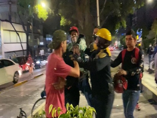 Suspenden del cargo a 4 mandos y 7 agentes de la SSC de CDMX por riña con ciclistas