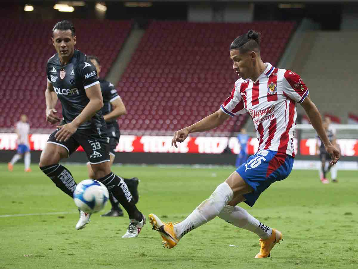 Rescata Chivas angustioso empate a 2 ante el club Necaxa