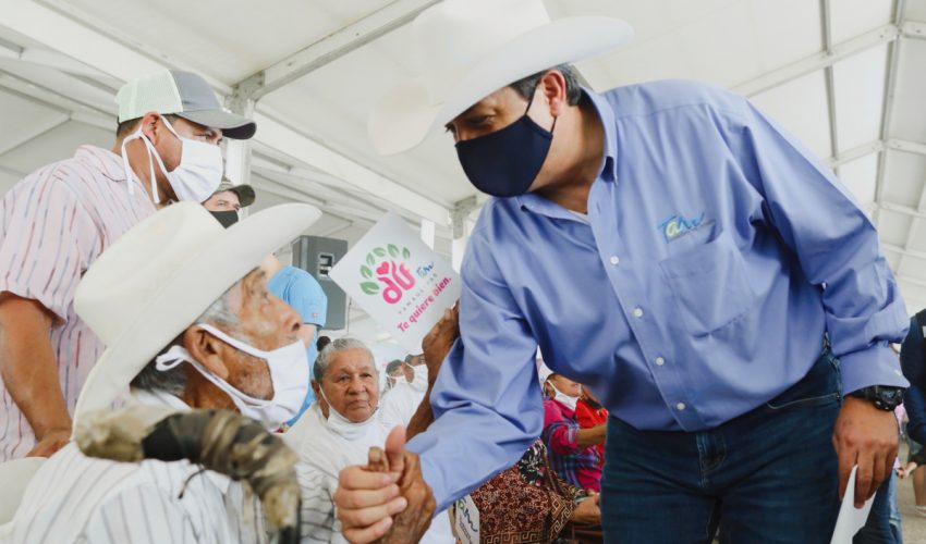 Francisco García Cabeza de Vaca y Mariana siguen resolviendo necesidades de familias vulnerables
