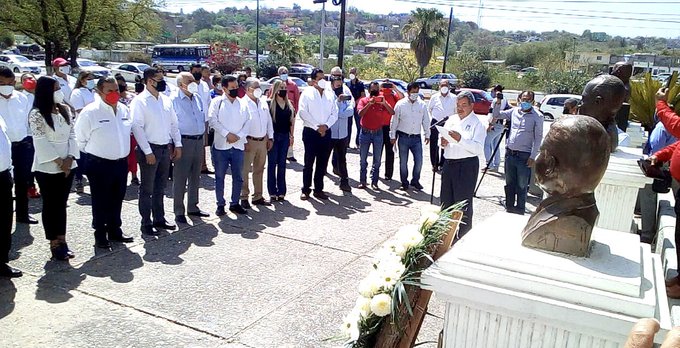 Con la pluri en la bolsa gratis, Melhem tira golpes al aire sentado en la memoria de Colosio