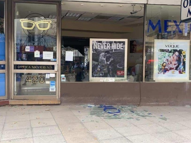 Previo a ‘su día’ feministas vandalizan y dañan negocios en el centro de Monterrey