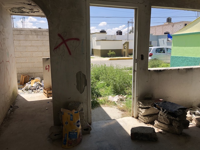Acusa AMLO que saqueo y corrupción en Infonavit tienen 600 mil viviendas abandonadas