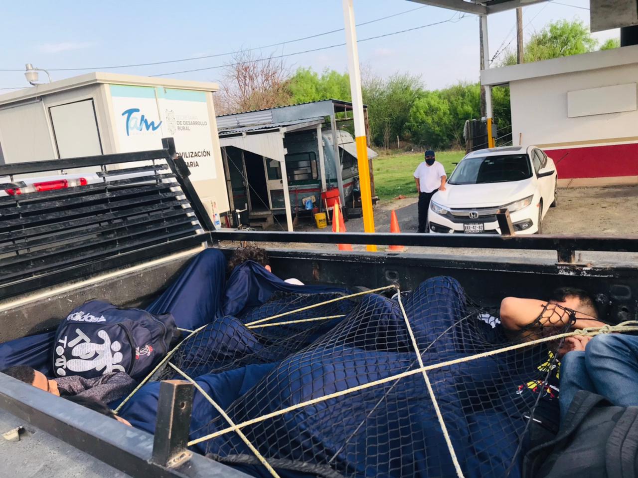 Policías de Tamaulipas rescatan este martes a 78 migrantes que iban a EU; 42 son menores