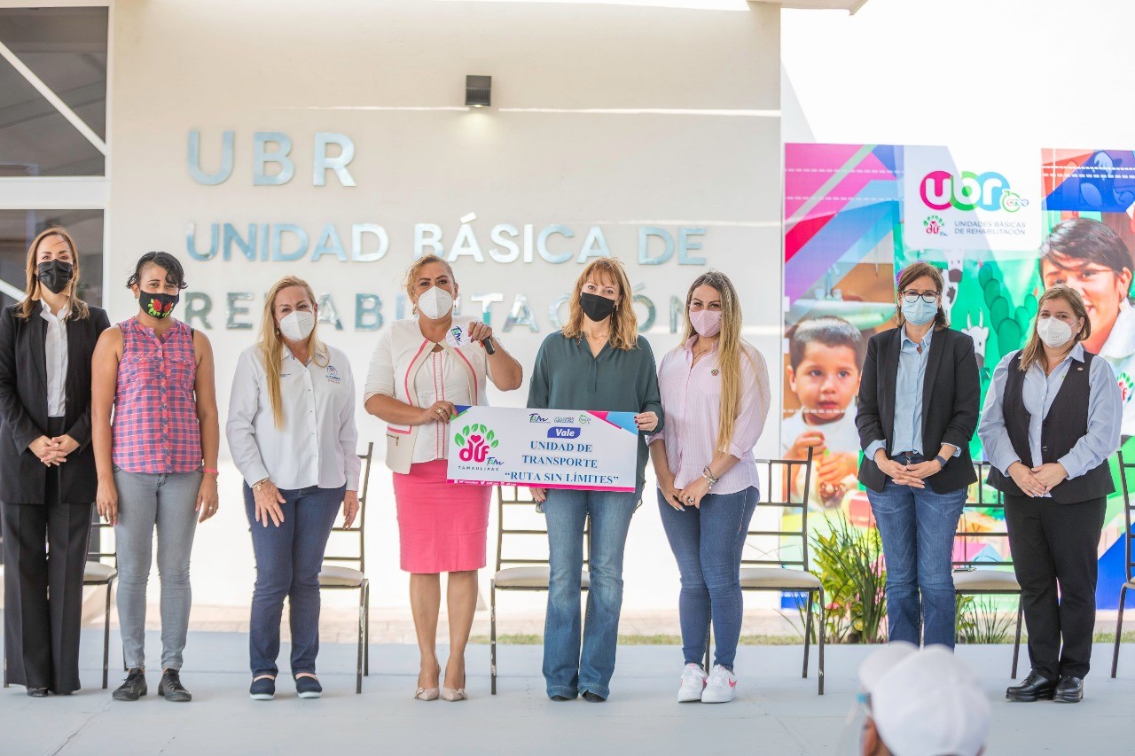 Entrega Mariana Gómez a familias de Altamira tercera Unidad Básica de Rehabilitación