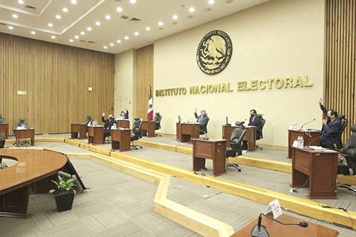 Sigue INE acotando a Morena; le prohíbe transmitir spots de Salgado Macedonio