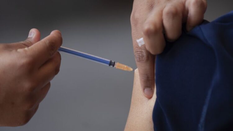 Inicia en el país registro para aplicar la vacuna anti-covid a personas de 50 a 59 años