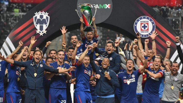 Cruz Azul echa a patadas a los fantasmas del Azteca y es campeón del futbol mexicano