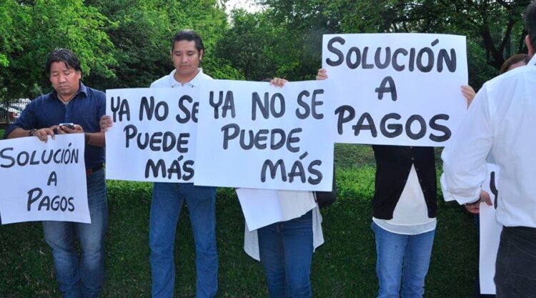 Maestros de Tamaulipas se manifiestan en la SET; sospechan que alguien robó su dinero