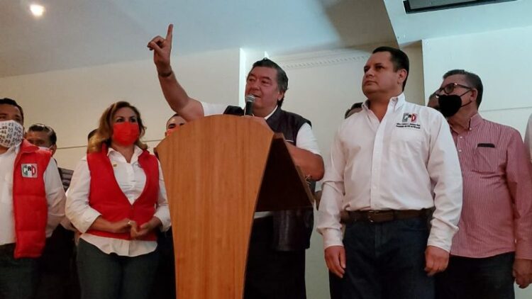 Truena alianza PRI-PAN-PRD en BC; líder priista deja a Lupita Jones y se va con Hank Rhon