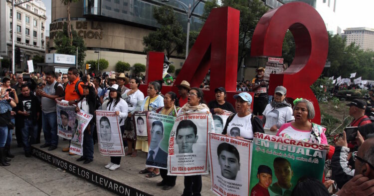 Advierte AMLO que nadie impedirá saber qué pasó con los 43 de Ayotzinapa