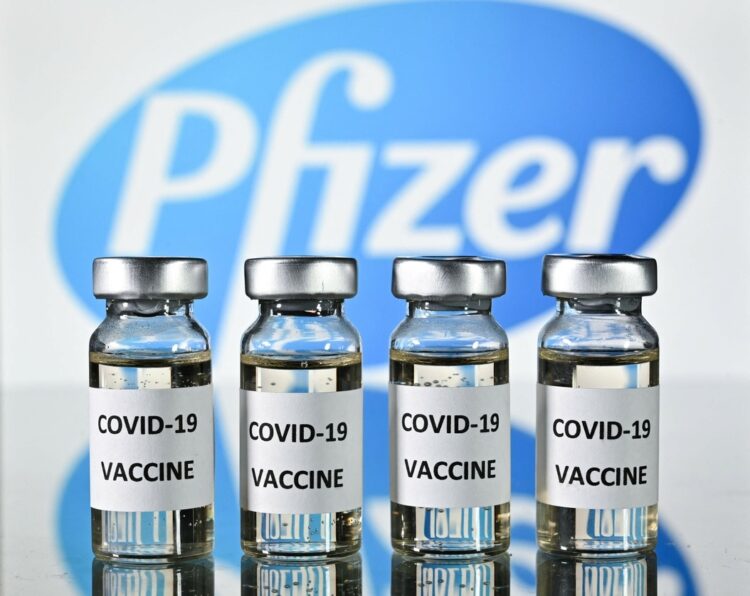 Aprueban uso de vacuna de Pfizer-BioNTech a mayores de 12 años en México