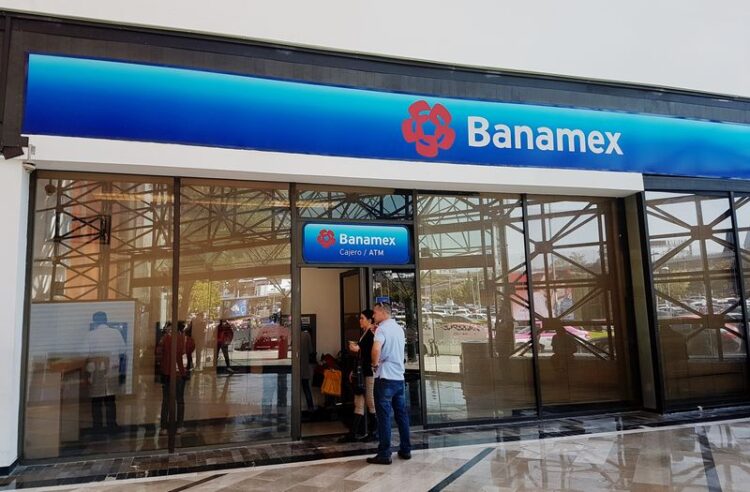 Bancos e industria automotriz absorben 3 de cada 10 dólares de inversión extranjera directa