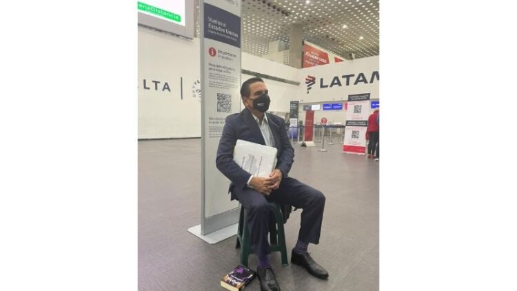 Lleva Aureoles a EU su banquito verde a denunciar ‘narco elección’ en Michoacán