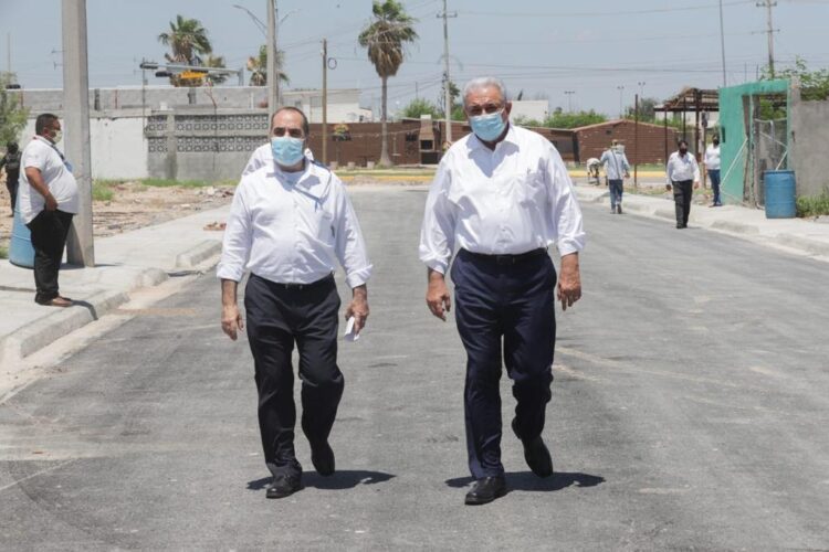 Mejora gobierno municipal vialidades en colonia Los Presidentes
